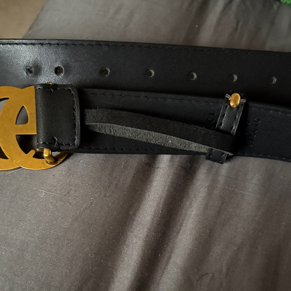 Gucci Black Leather Belt with Gold GG Emblem - Picture 4 of 5
